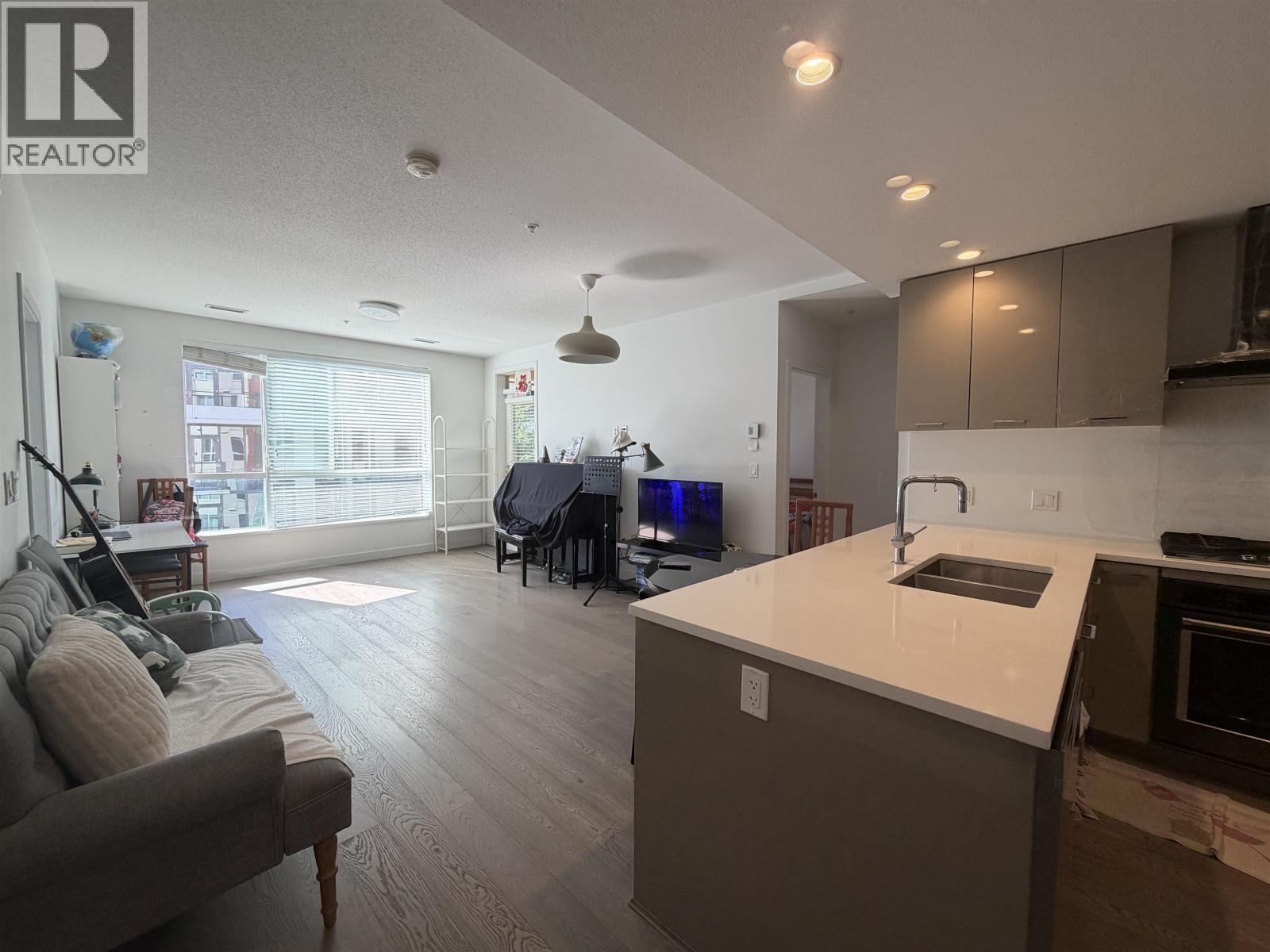 417 3581 Ross Drive Property Photo 4