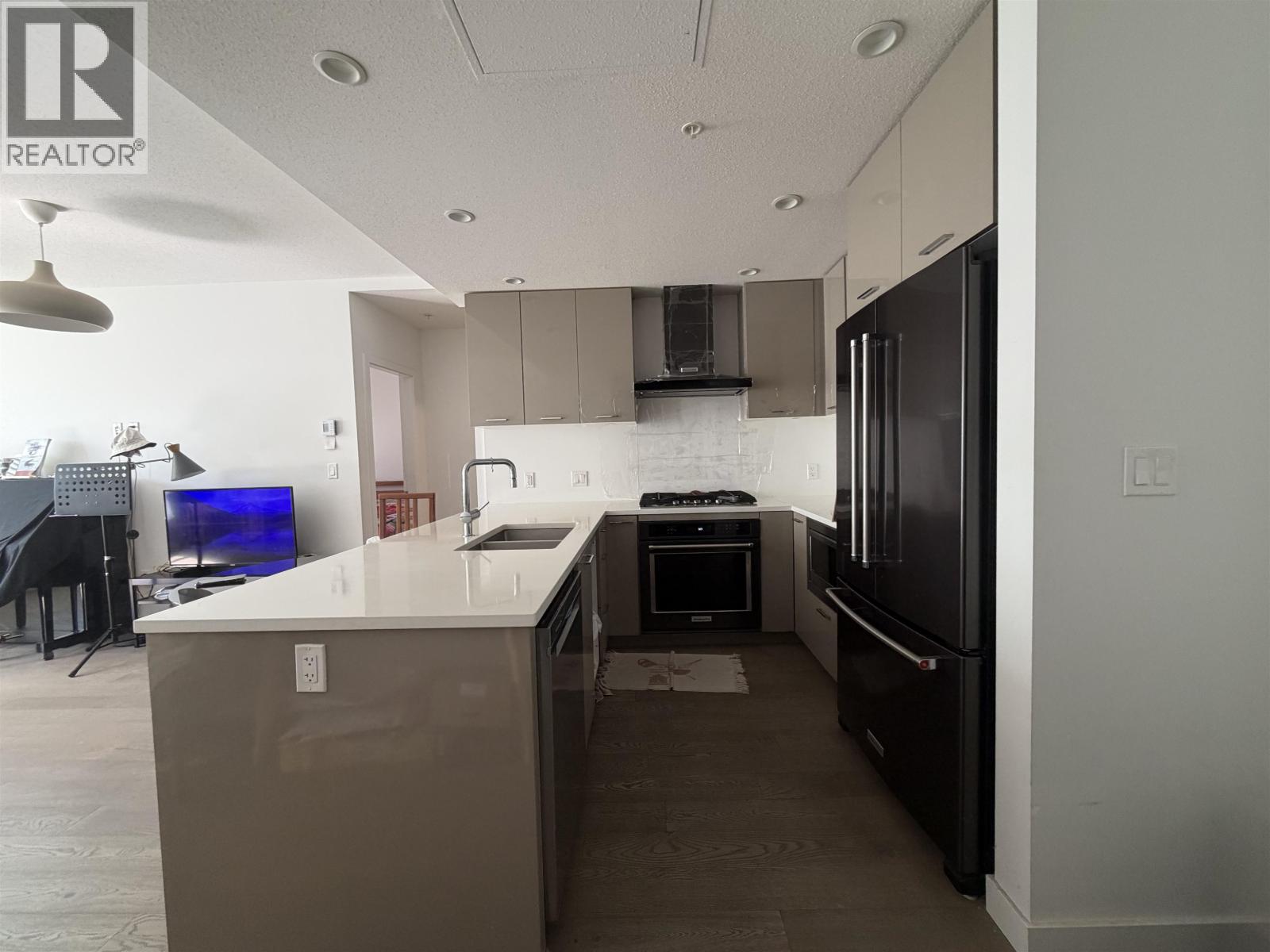 417 3581 Ross Drive Property Photo 7