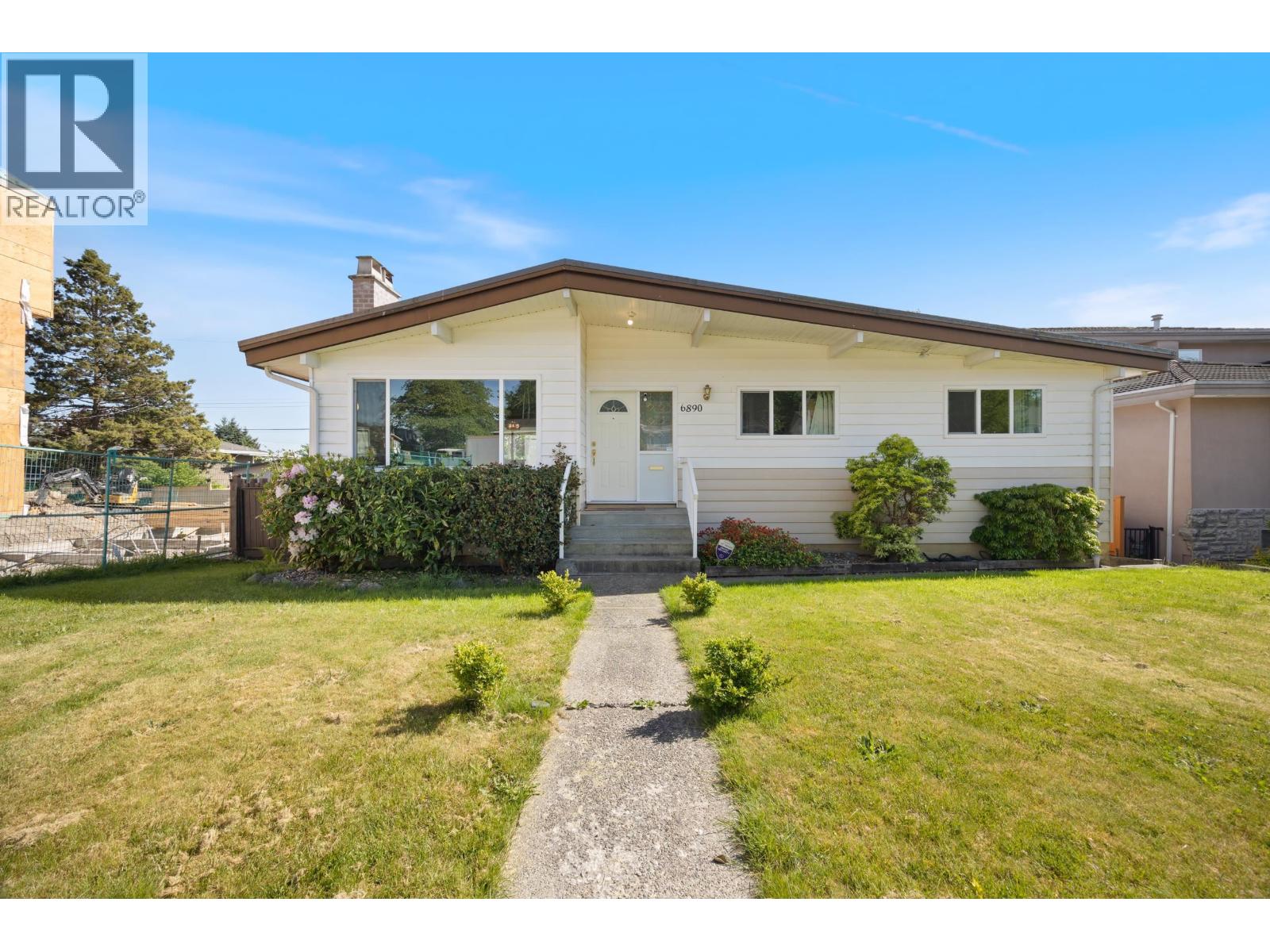 6890 HYCREST DRIVE Property Photo 1