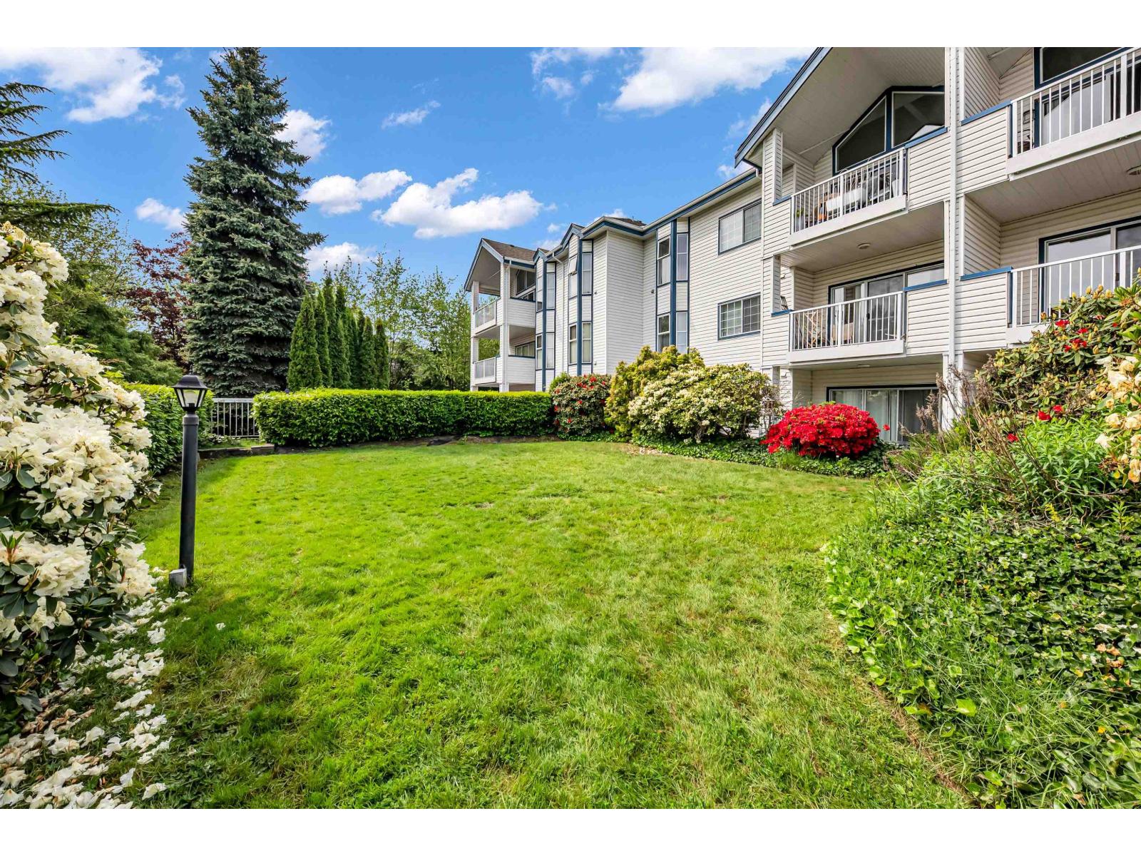 212 13918 72 AVENUE Property Photo 1