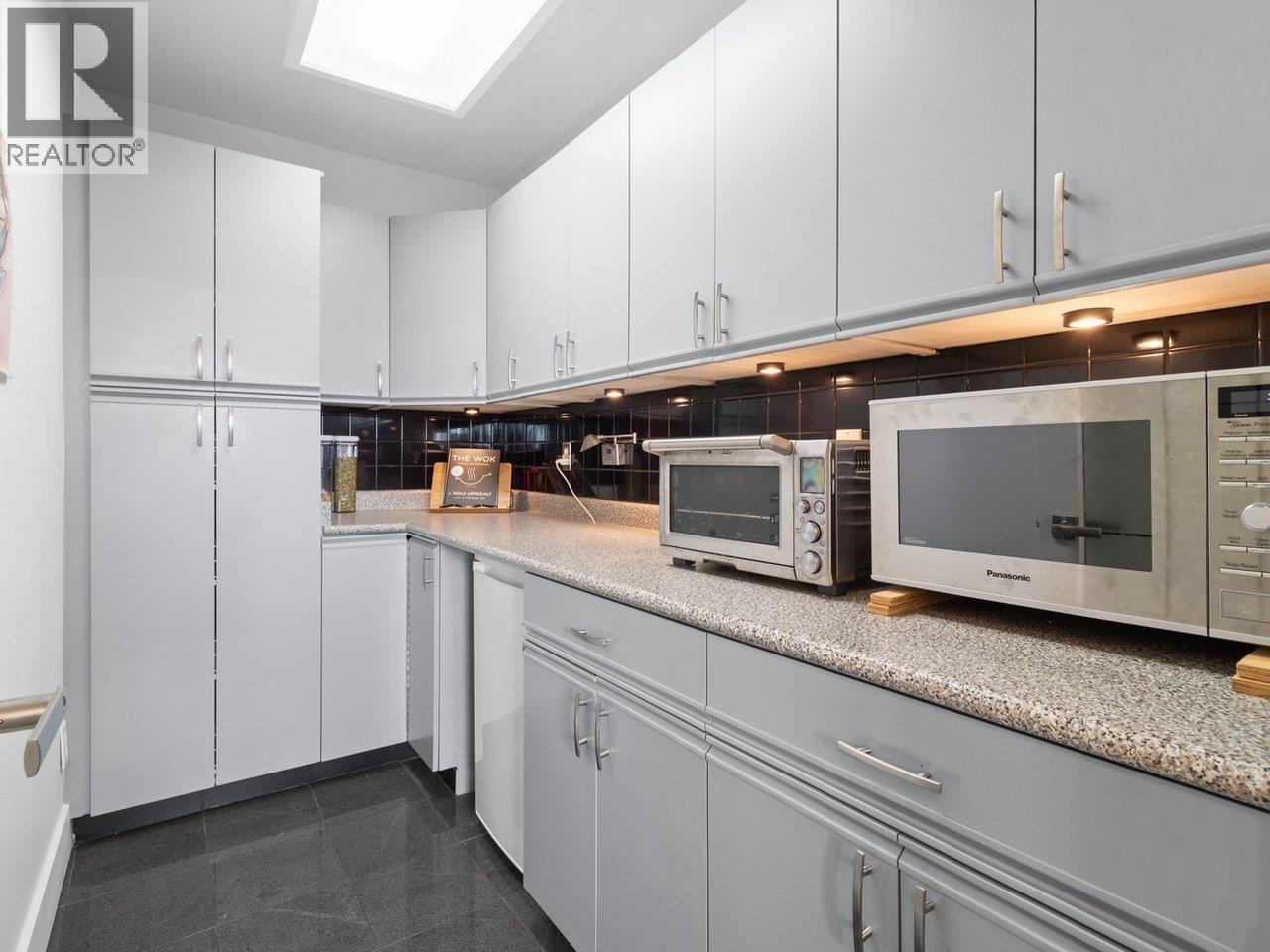 2401 6055 Nelson Avenue Property Photo 13