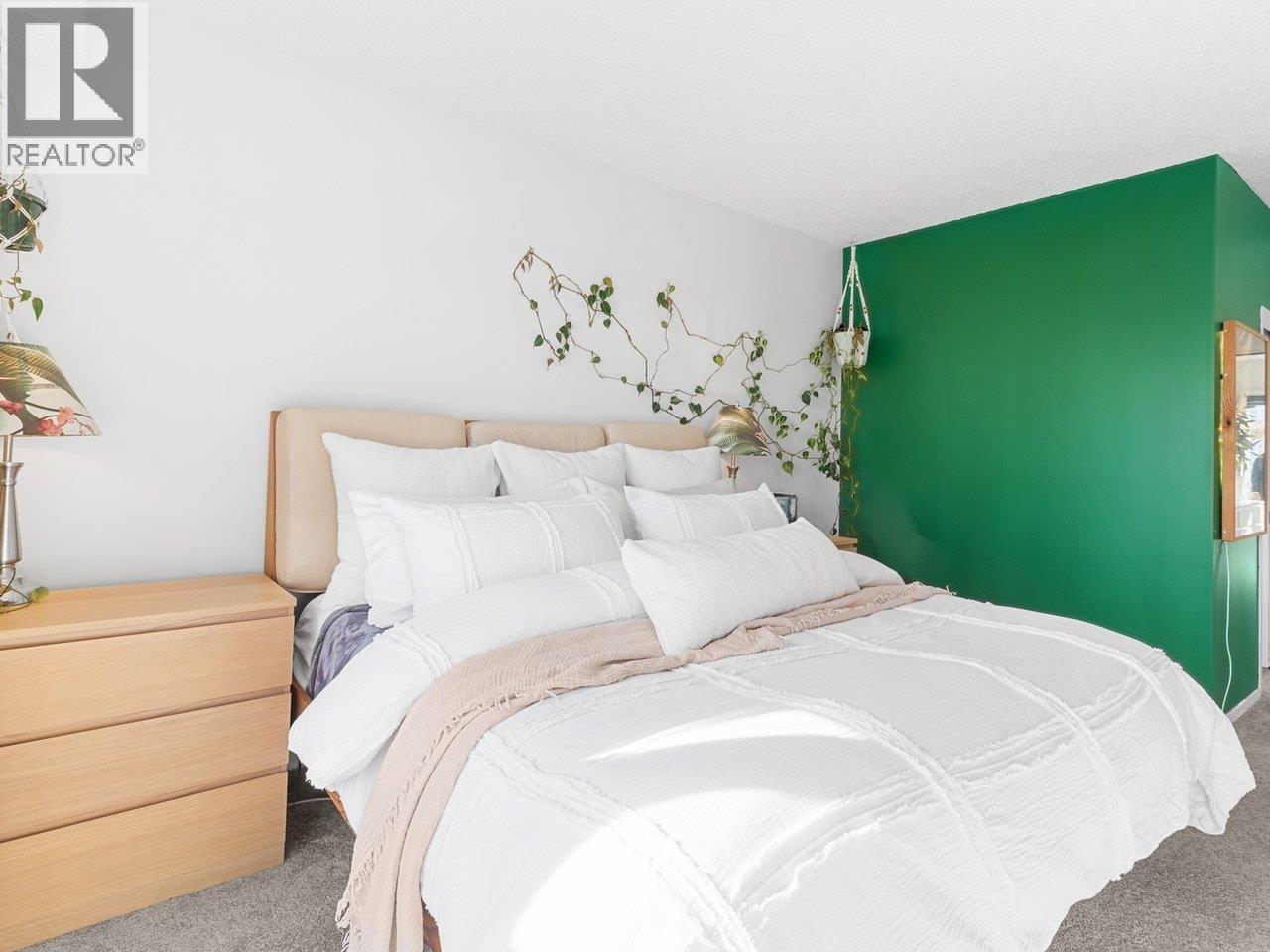 2401 6055 Nelson Avenue Property Photo 17