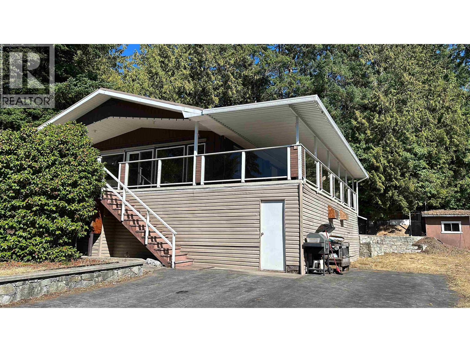 5092 Johnstone Road Property Photo 1