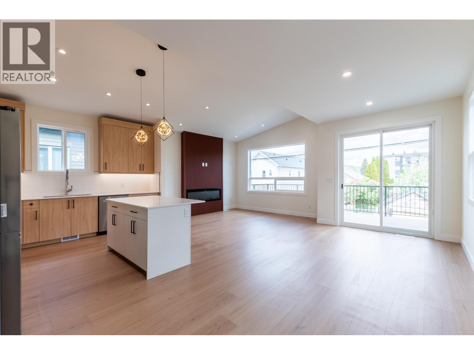 1660 11th Avenue Property Photo 2