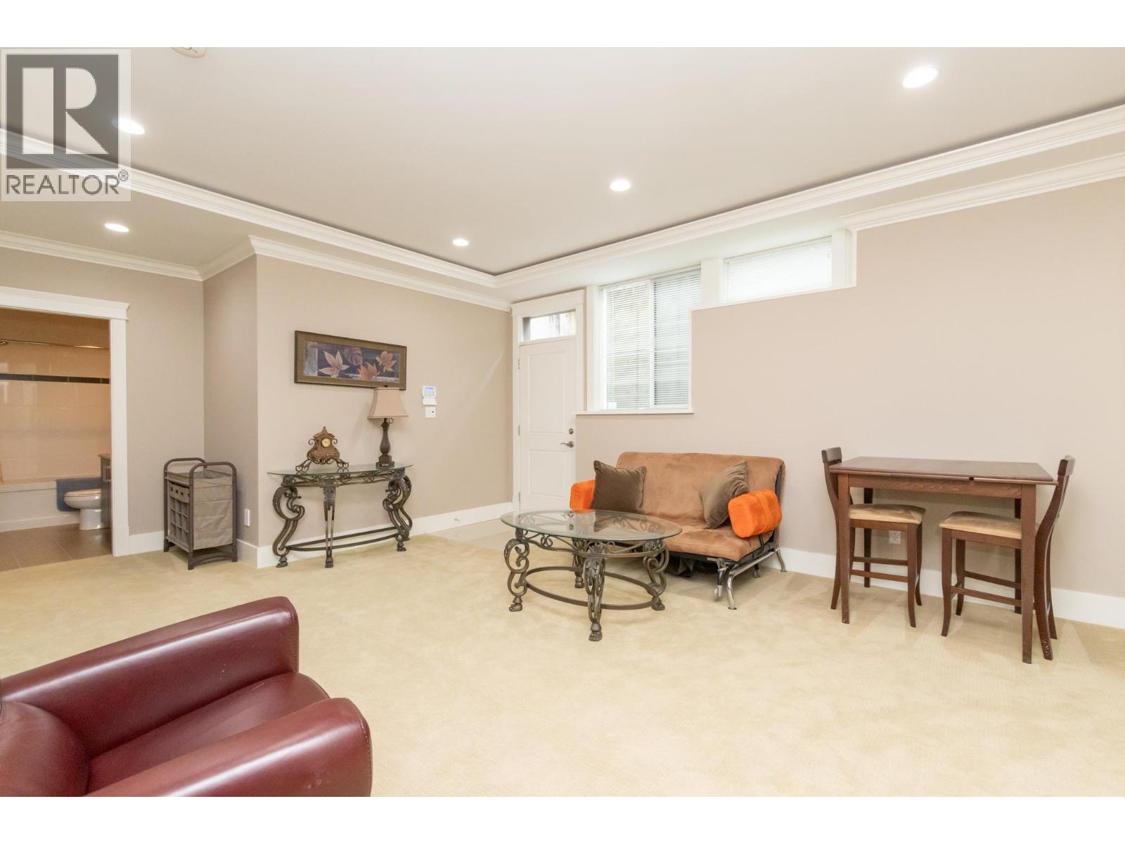 4152 Hazelwood Crescent Property Photo 9