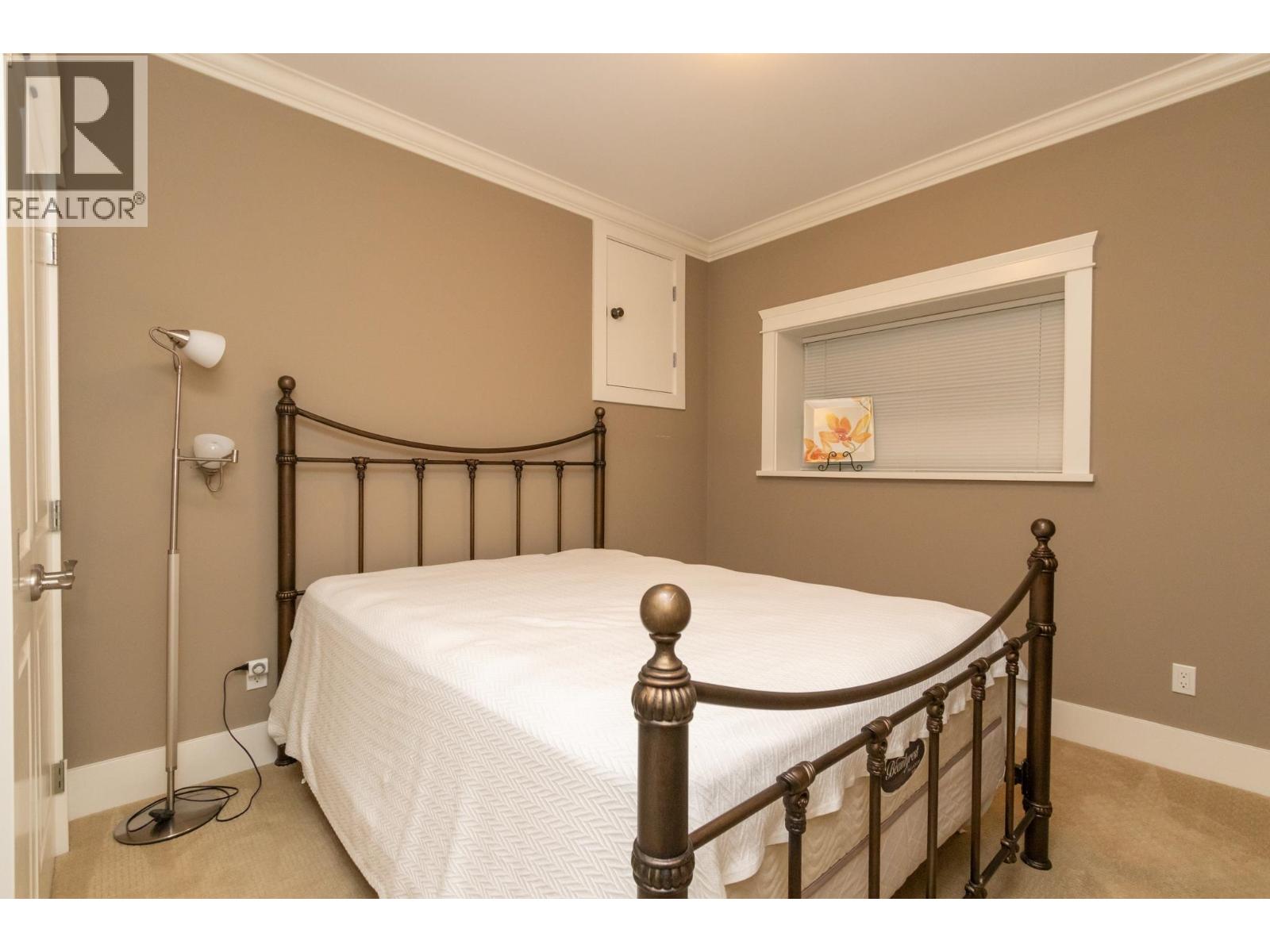 4152 Hazelwood Crescent Property Photo 11