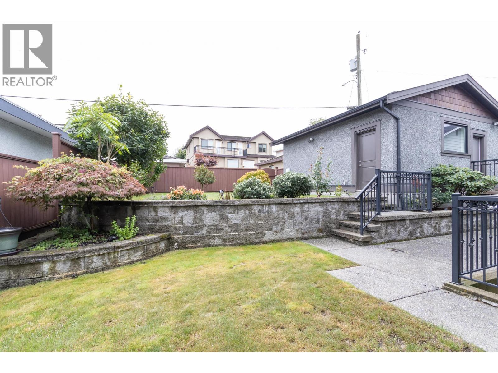 4152 Hazelwood Crescent Property Photo 15