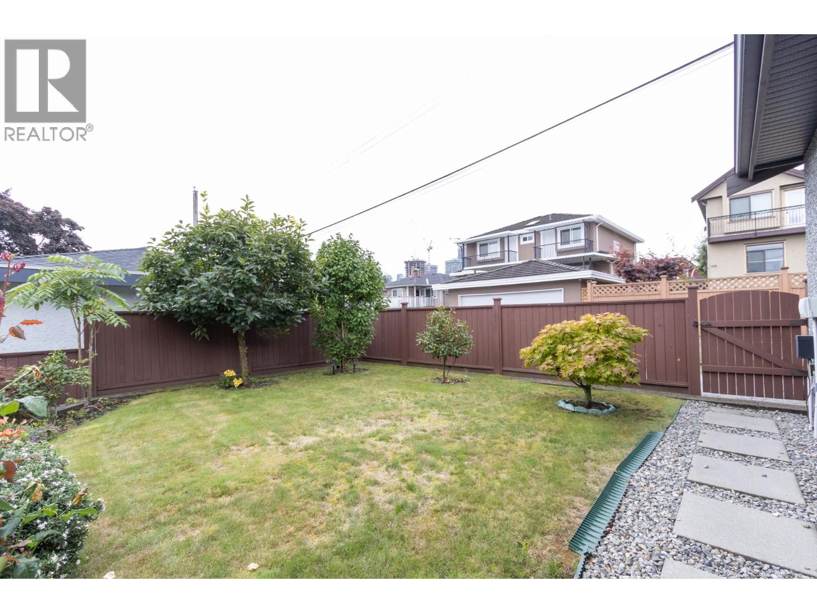 4152 Hazelwood Crescent Property Photo 16