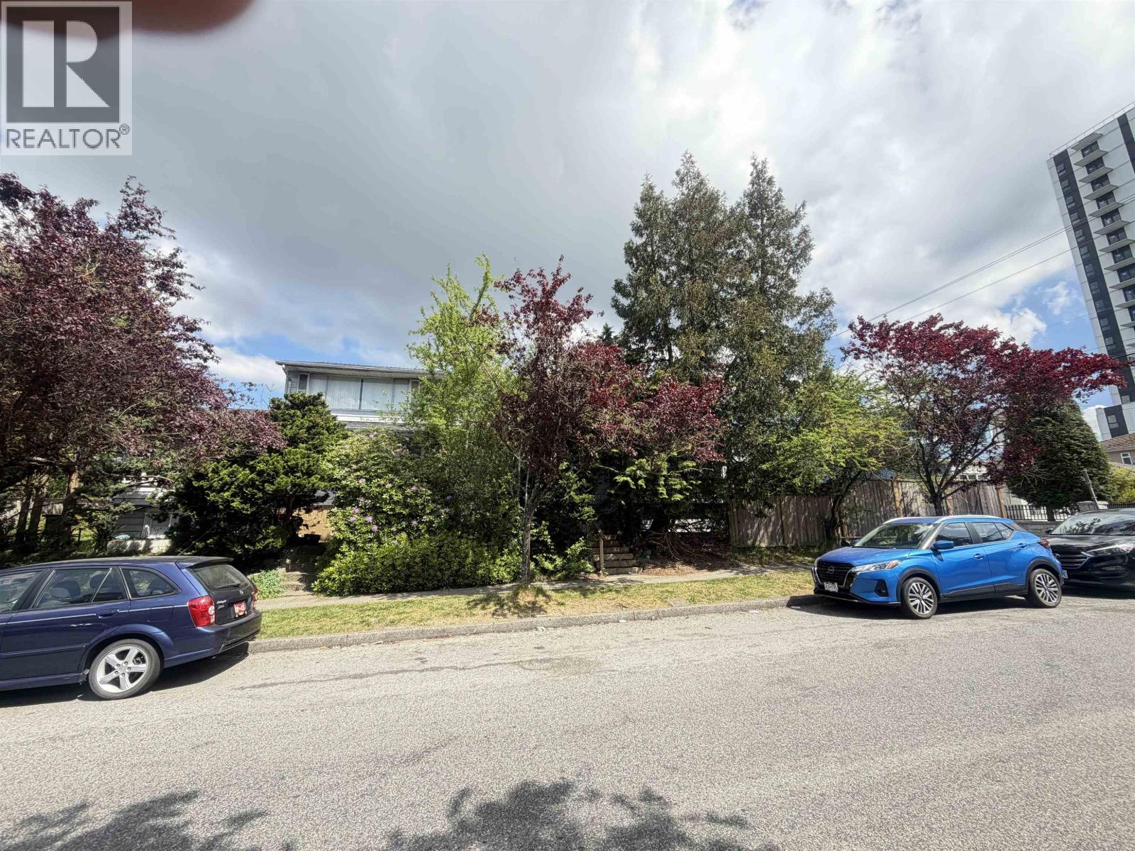 495 W 39th Avenue Property Photo 1