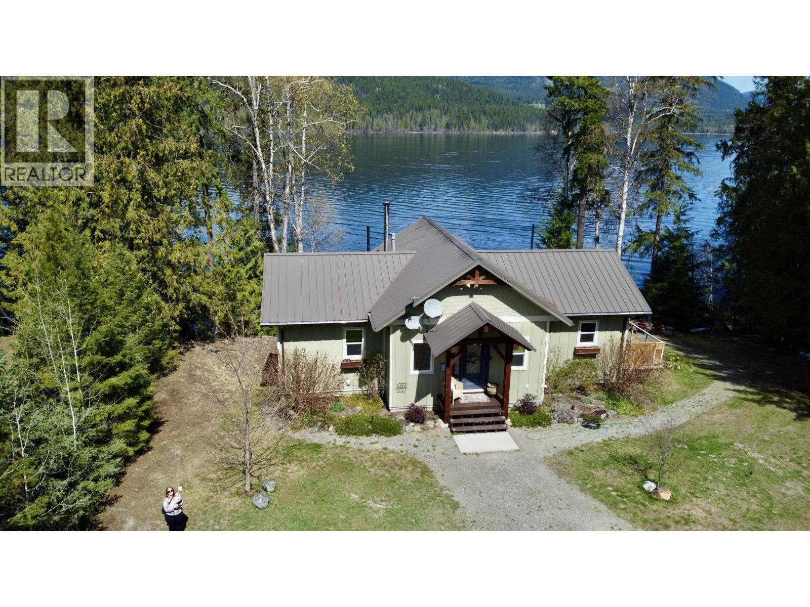 8989 S Mahood Lake Road Property Photo 1