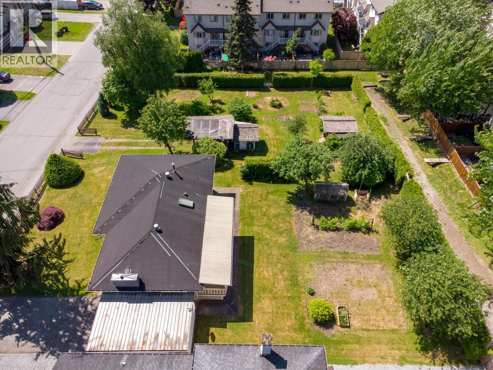 2337 Lobb Avenue Property Photo 1