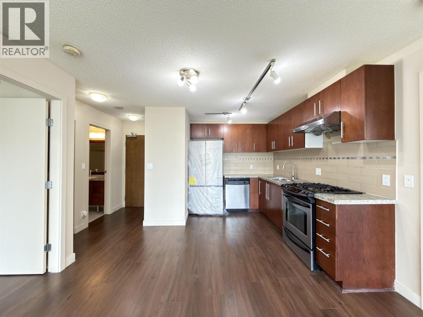 808 8280 Lansdowne Road Property Photo 2