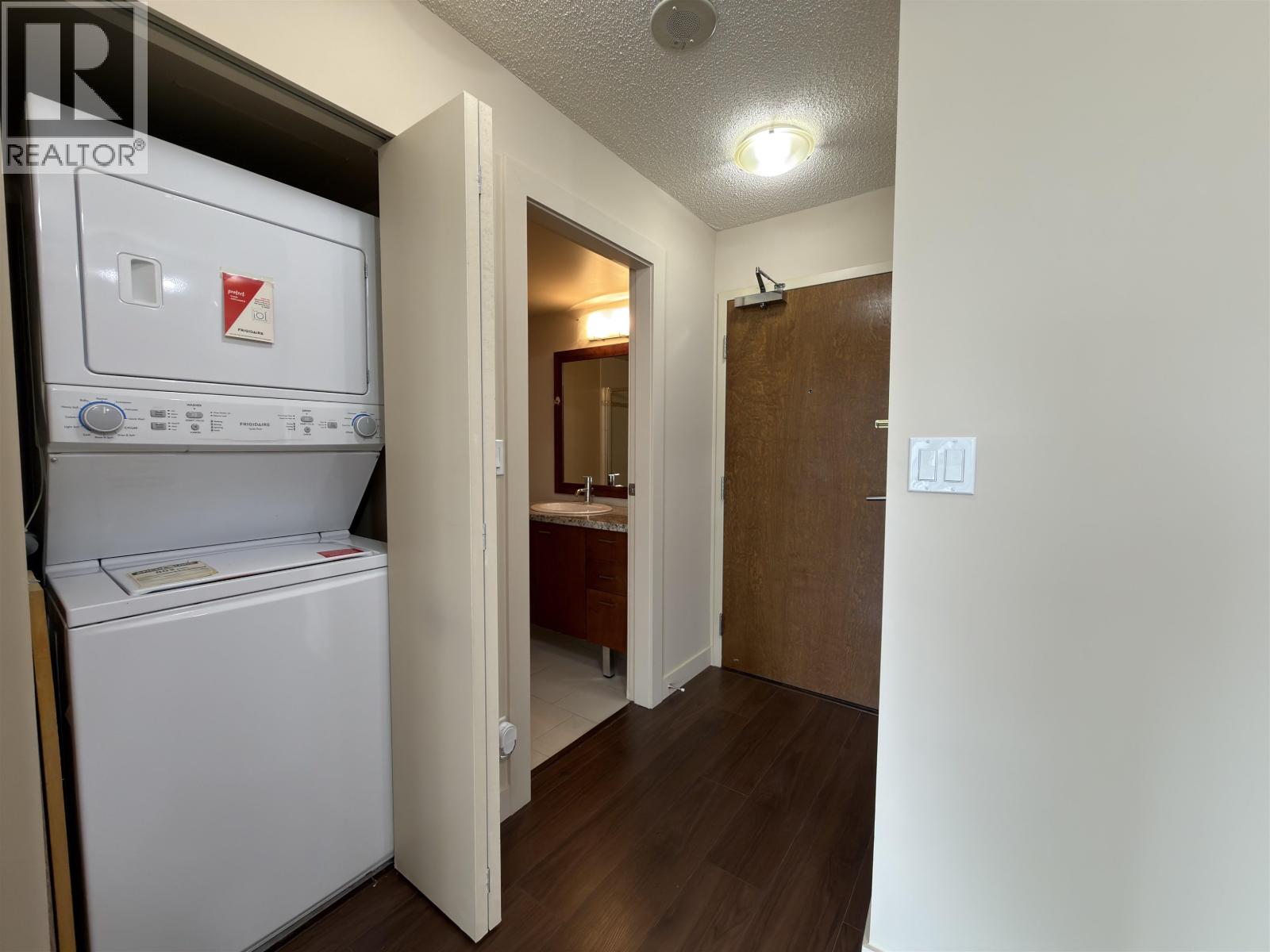 808 8280 Lansdowne Road Property Photo 4
