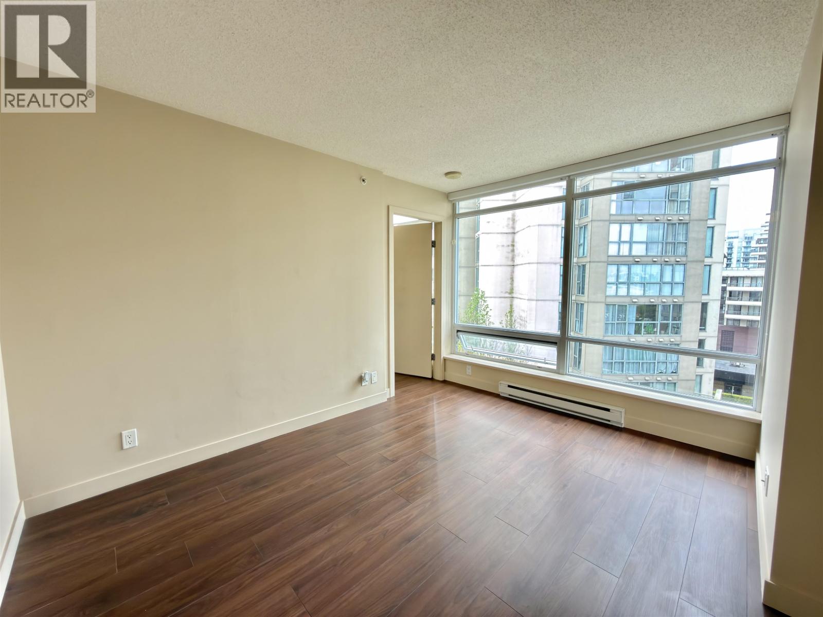 808 8280 Lansdowne Road Property Photo 7