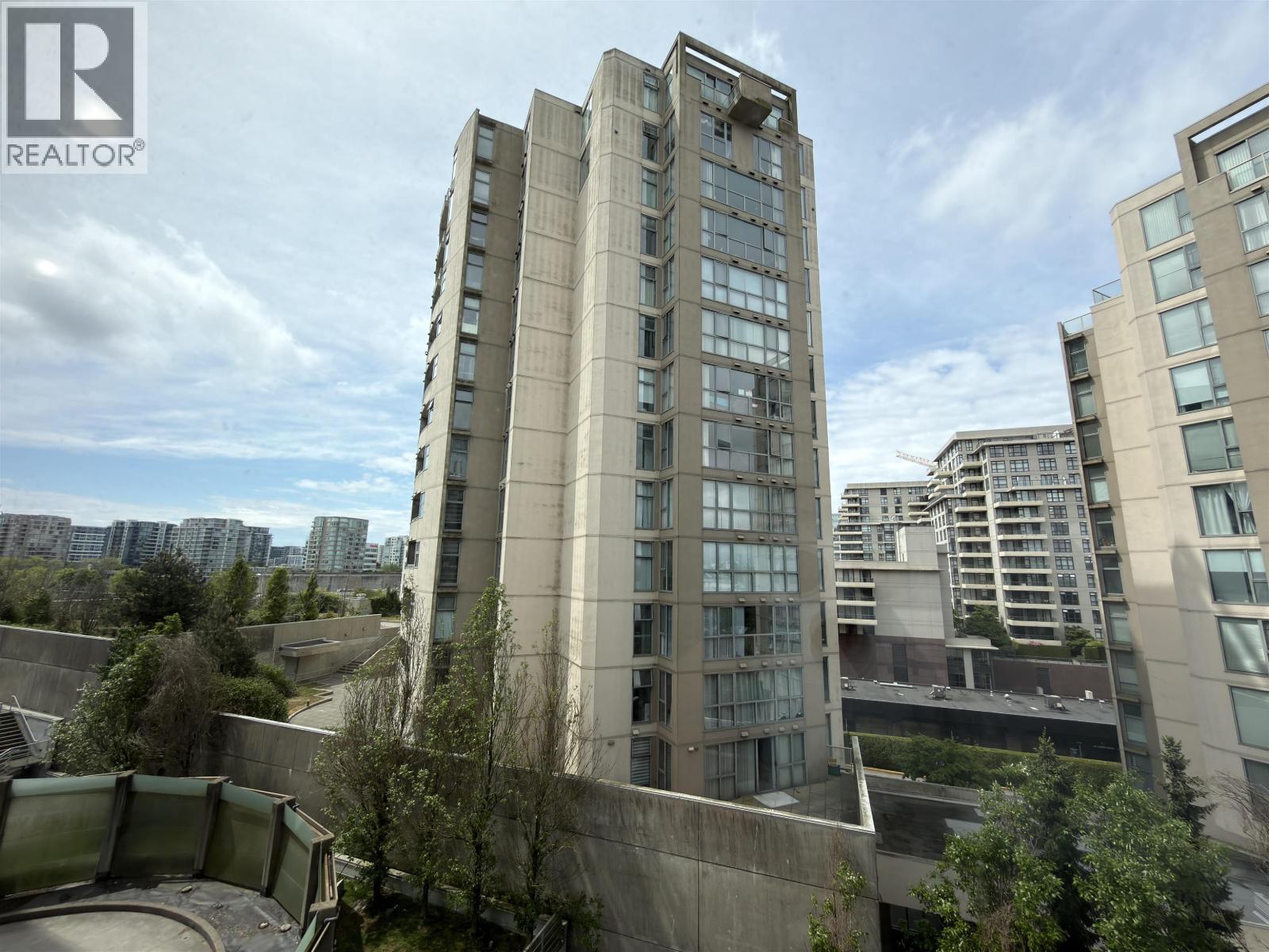 808 8280 Lansdowne Road Property Photo 8