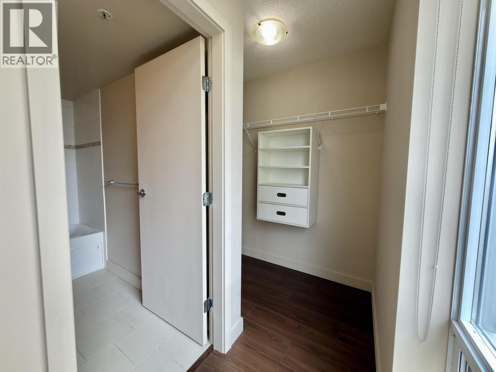 808 8280 Lansdowne Road Property Photo 10