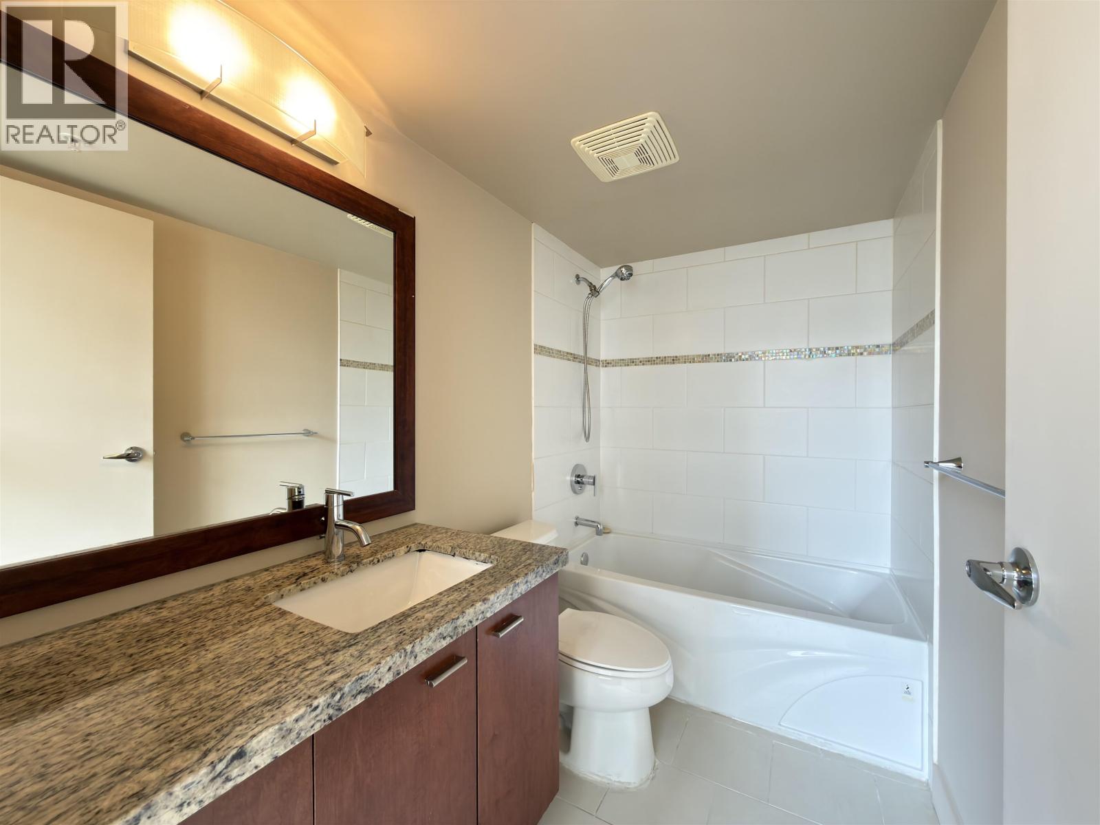 808 8280 Lansdowne Road Property Photo 12