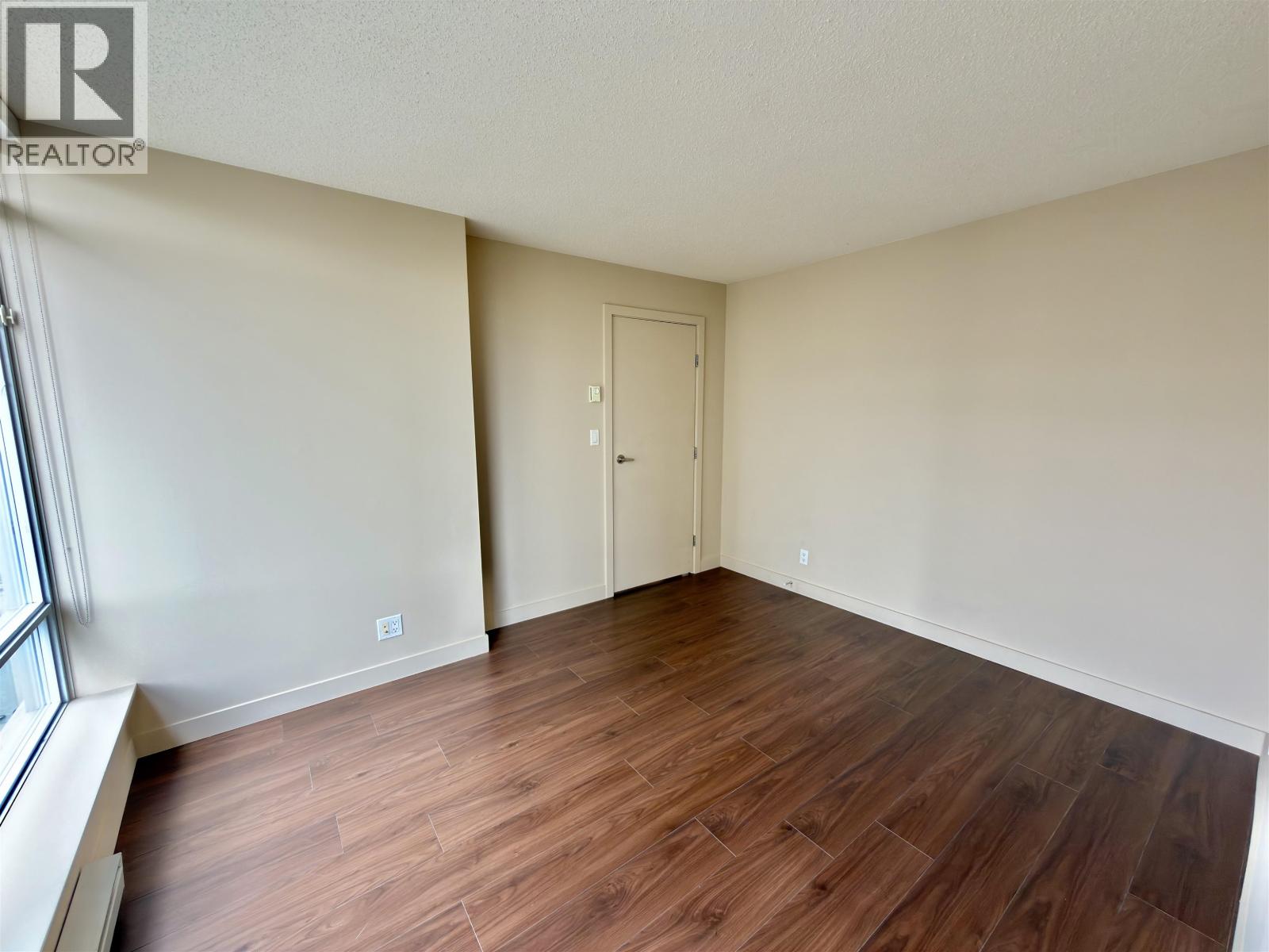 808 8280 Lansdowne Road Property Photo 13