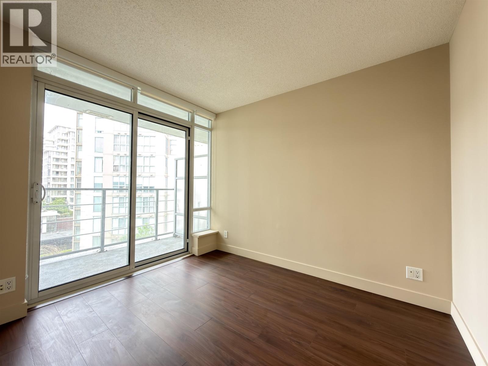808 8280 Lansdowne Road Property Photo 15