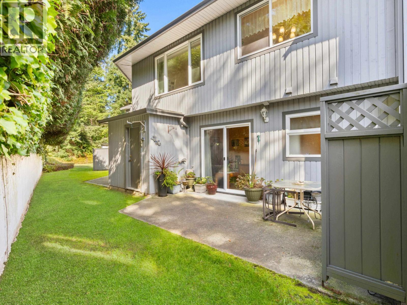 38 5761 Wharf Avenue Property Photo 1
