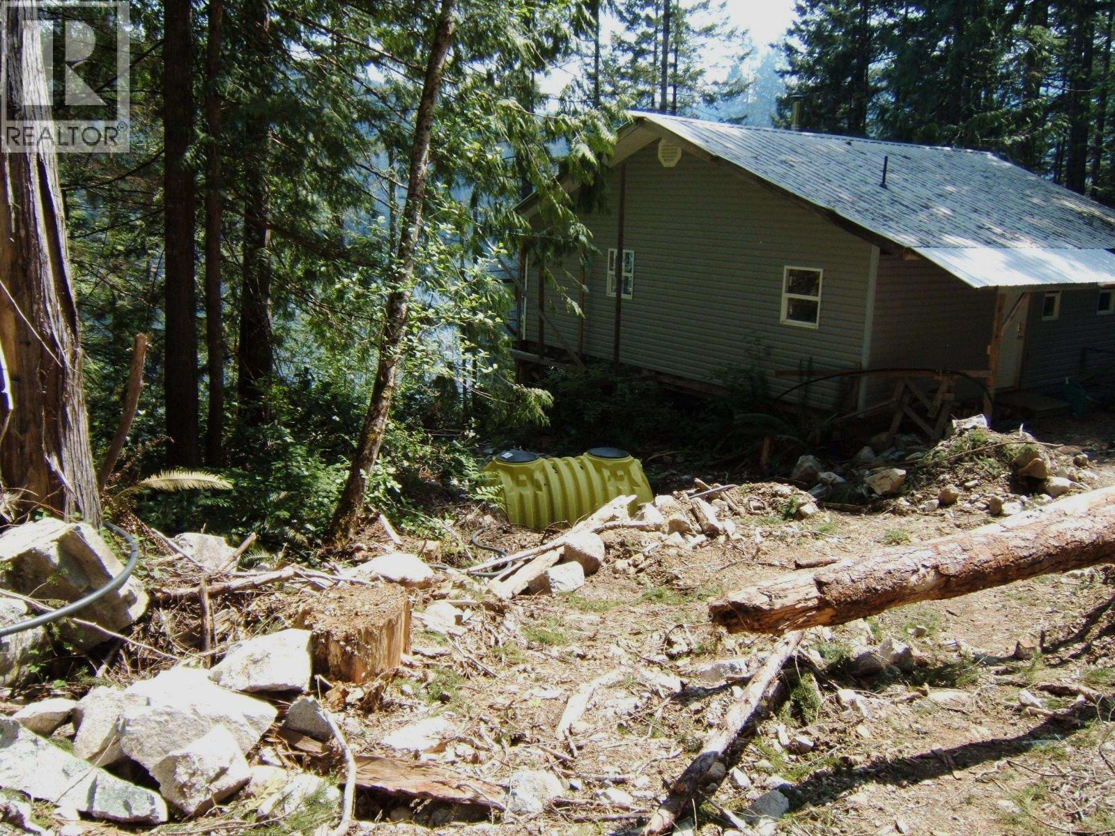 Dl 1020 S Green Bay Property Photo 3