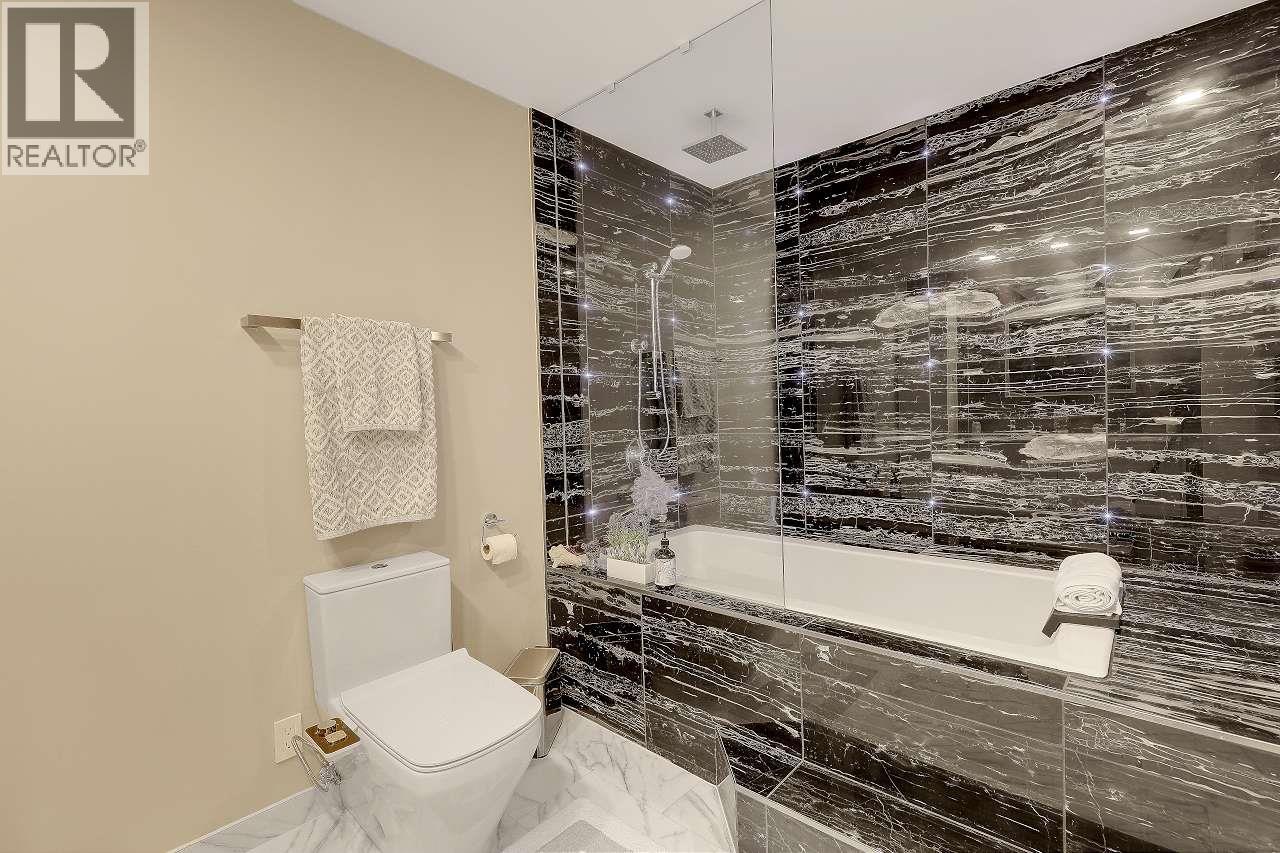7811 Redrooffs Road Property Photo 14