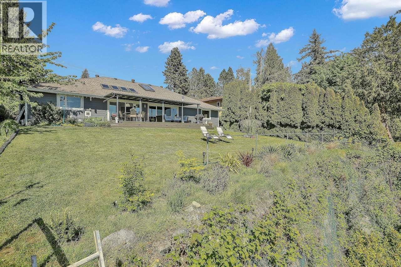 7811 Redrooffs Road Property Photo 31