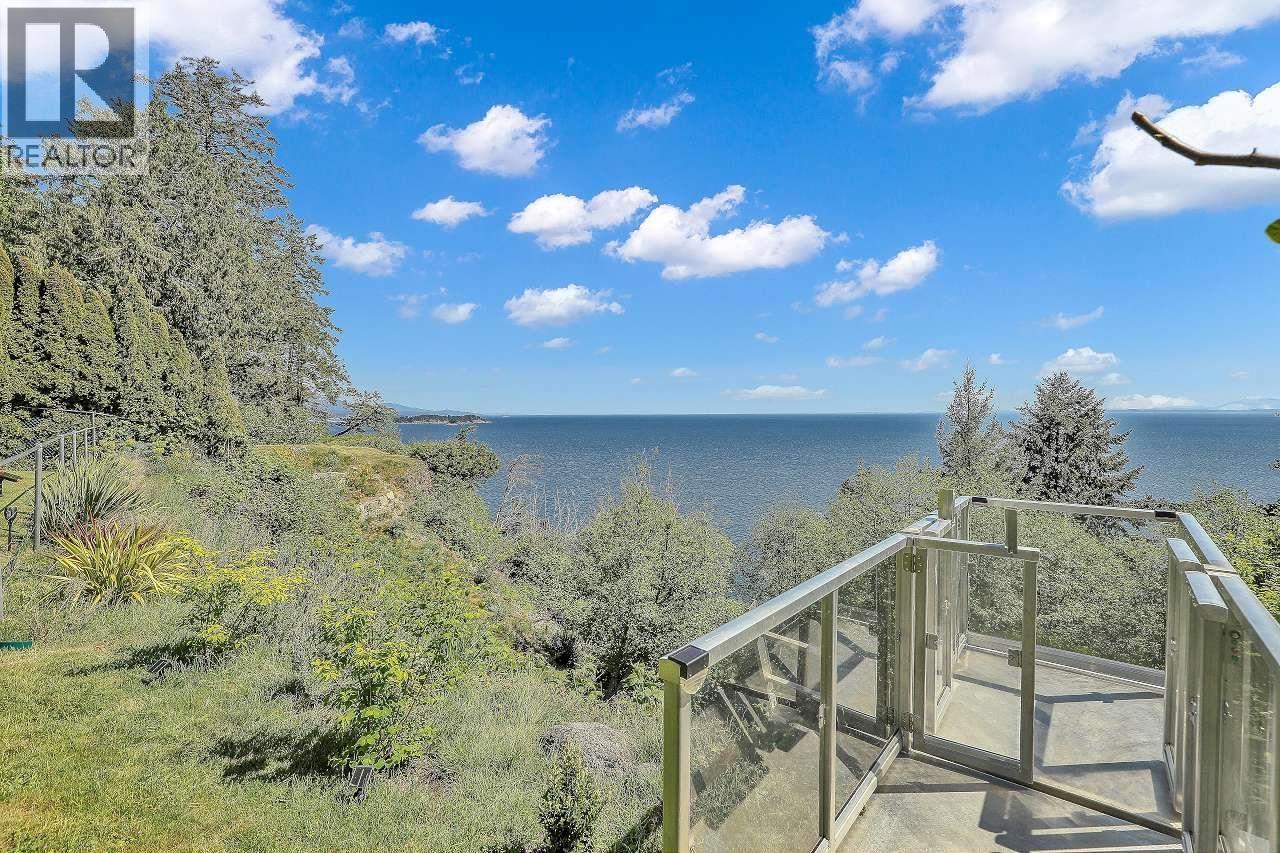 7811 Redrooffs Road Property Photo 32