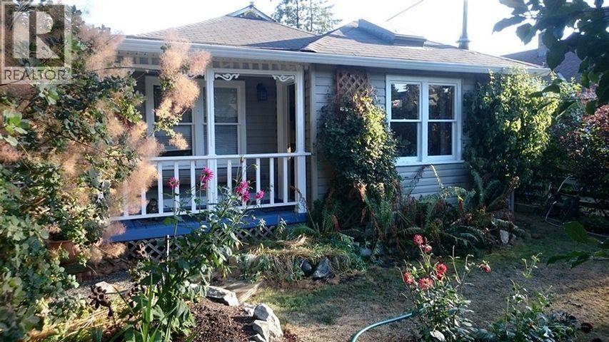 20530 Westfield Avenue Property Photo 1