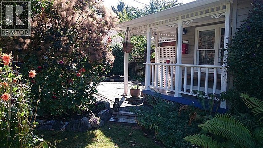 20530 Westfield Avenue Property Photo 3
