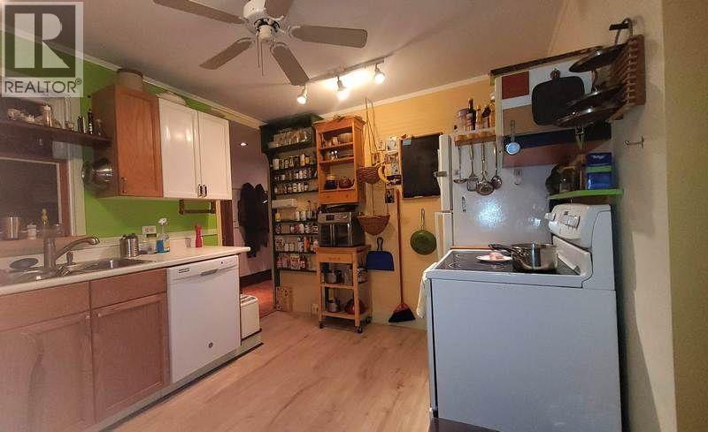 20530 Westfield Avenue Property Photo 11
