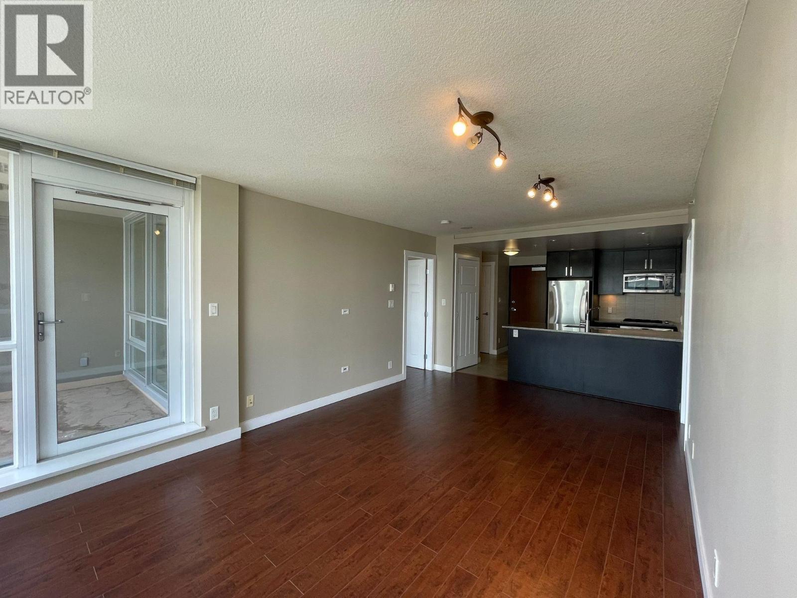 2607 2978 Glen Drive Property Photo 5