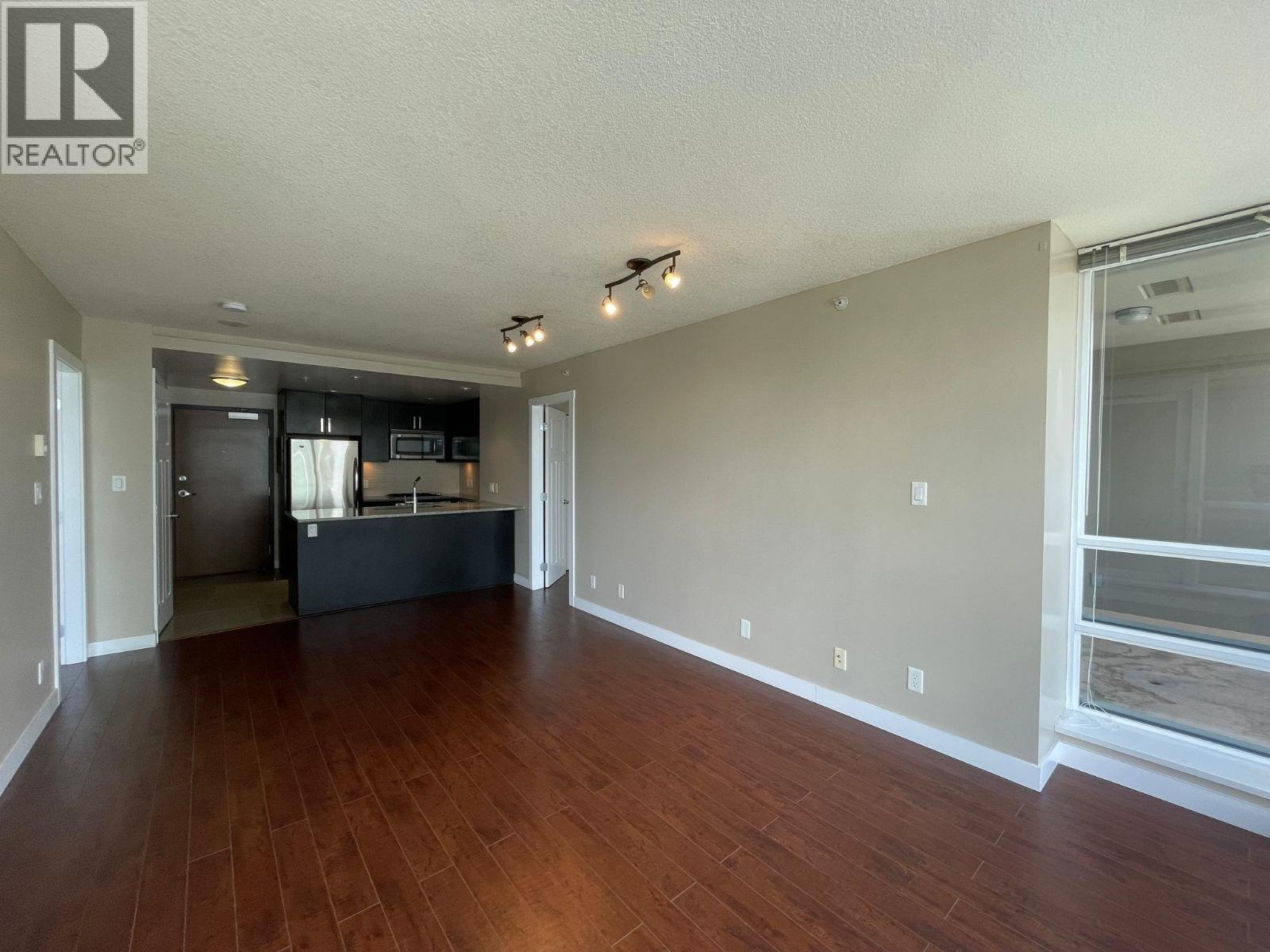 2607 2978 Glen Drive Property Photo 6