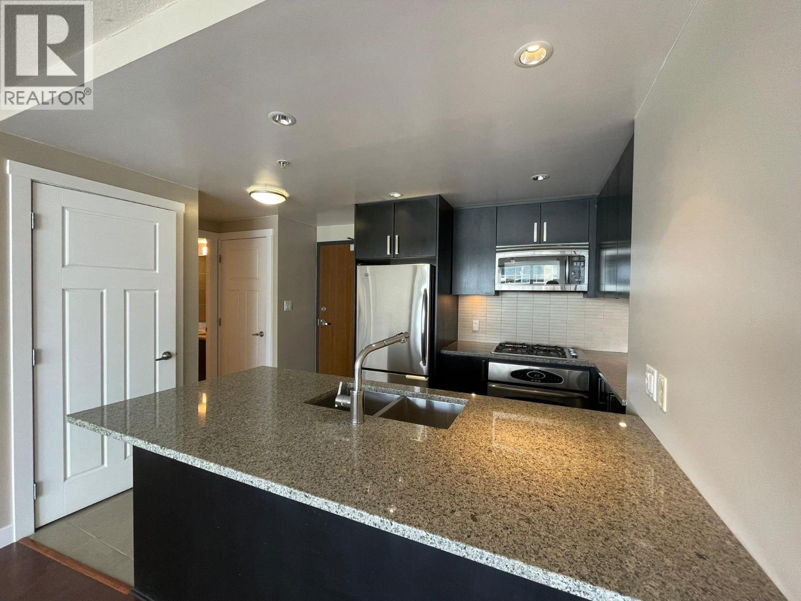 2607 2978 Glen Drive Property Photo 9