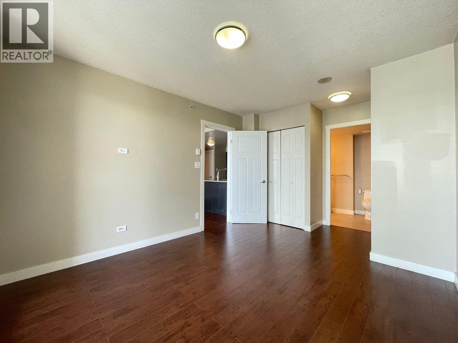 2607 2978 Glen Drive Property Photo 11