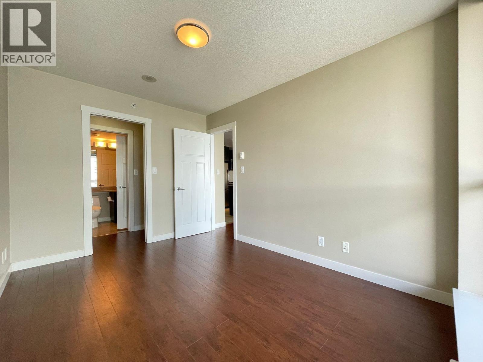 2607 2978 Glen Drive Property Photo 12