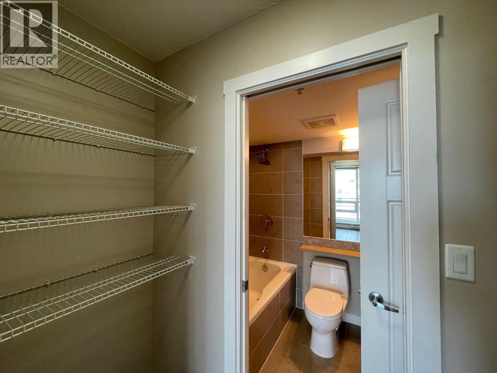 2607 2978 Glen Drive Property Photo 17
