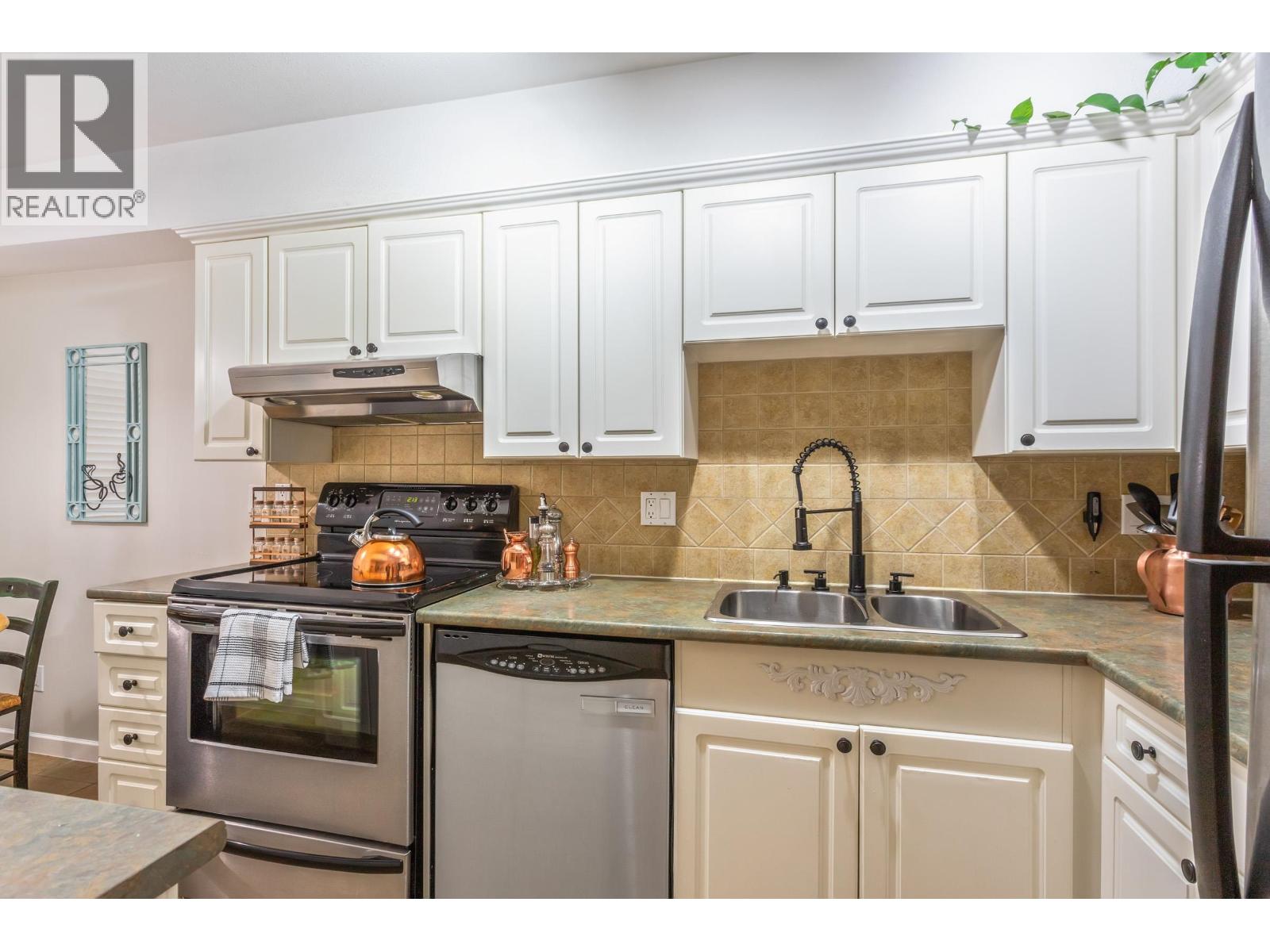 205 1518 Bowser Avenue Property Photo 6