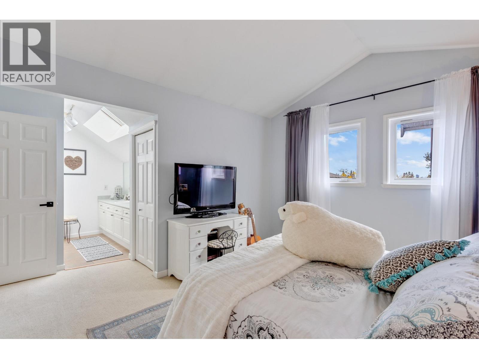 205 1518 Bowser Avenue Property Photo 17