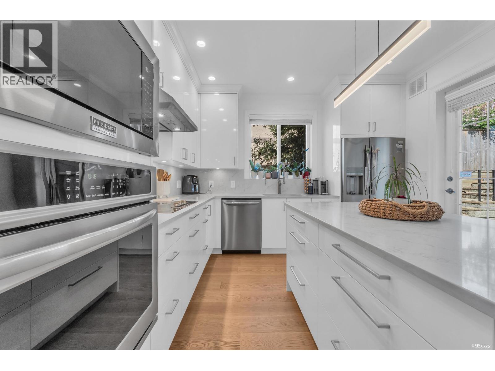 2459 Mathers Avenue Property Photo 16