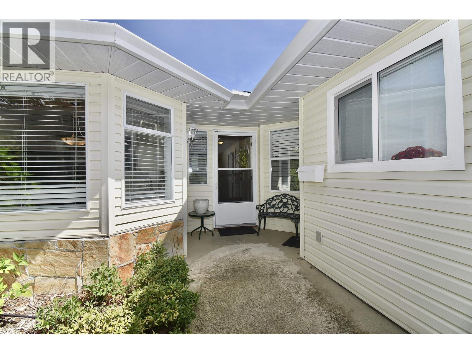 23 767 North Road Property Photo 2