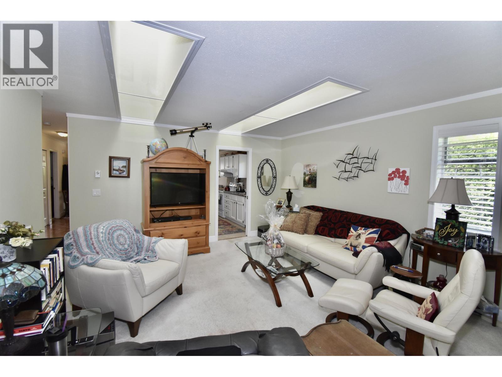 23 767 North Road Property Photo 10