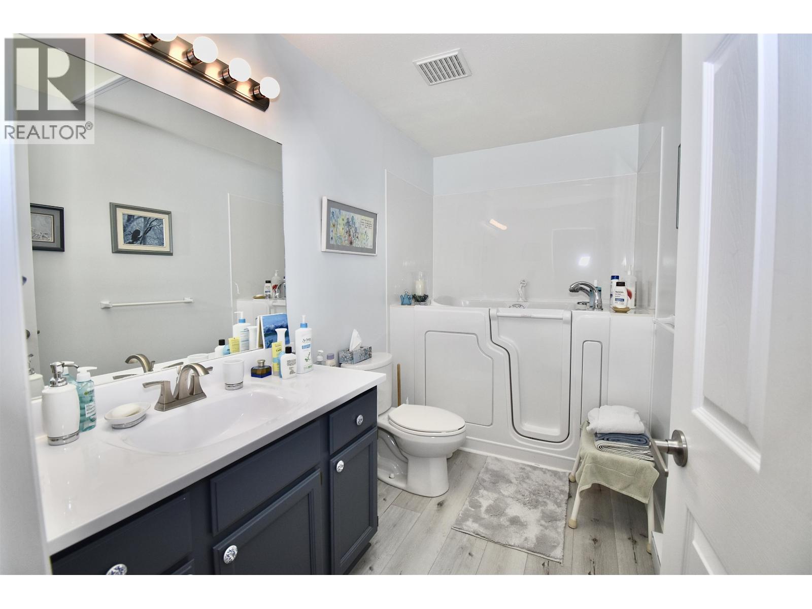 23 767 North Road Property Photo 13