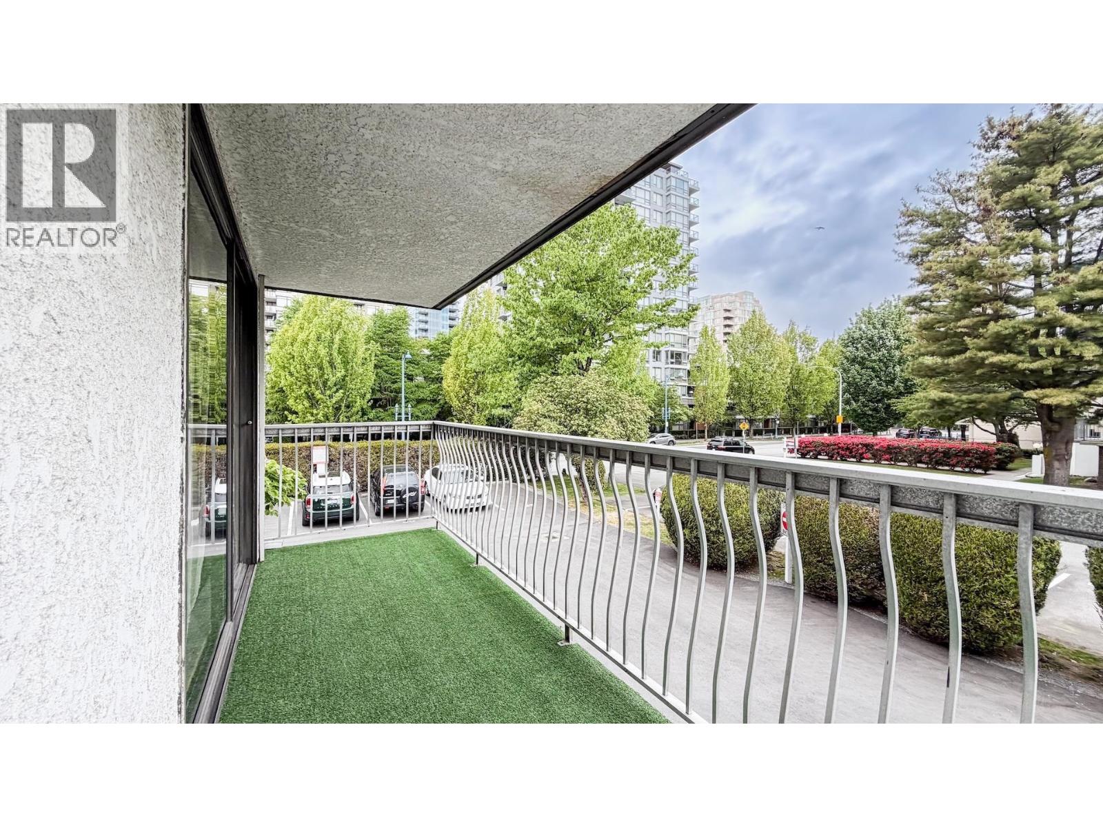 102 6380 Buswell Street Property Photo 2