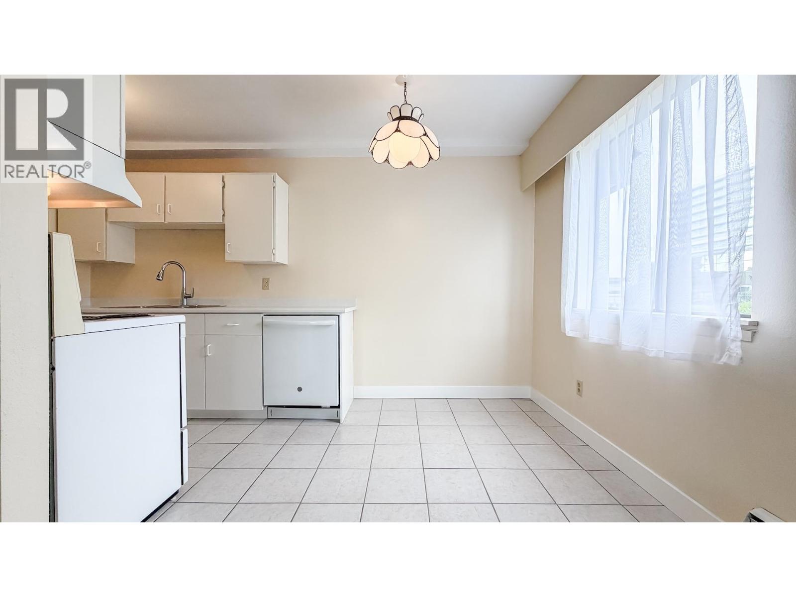 102 6380 Buswell Street Property Photo 6