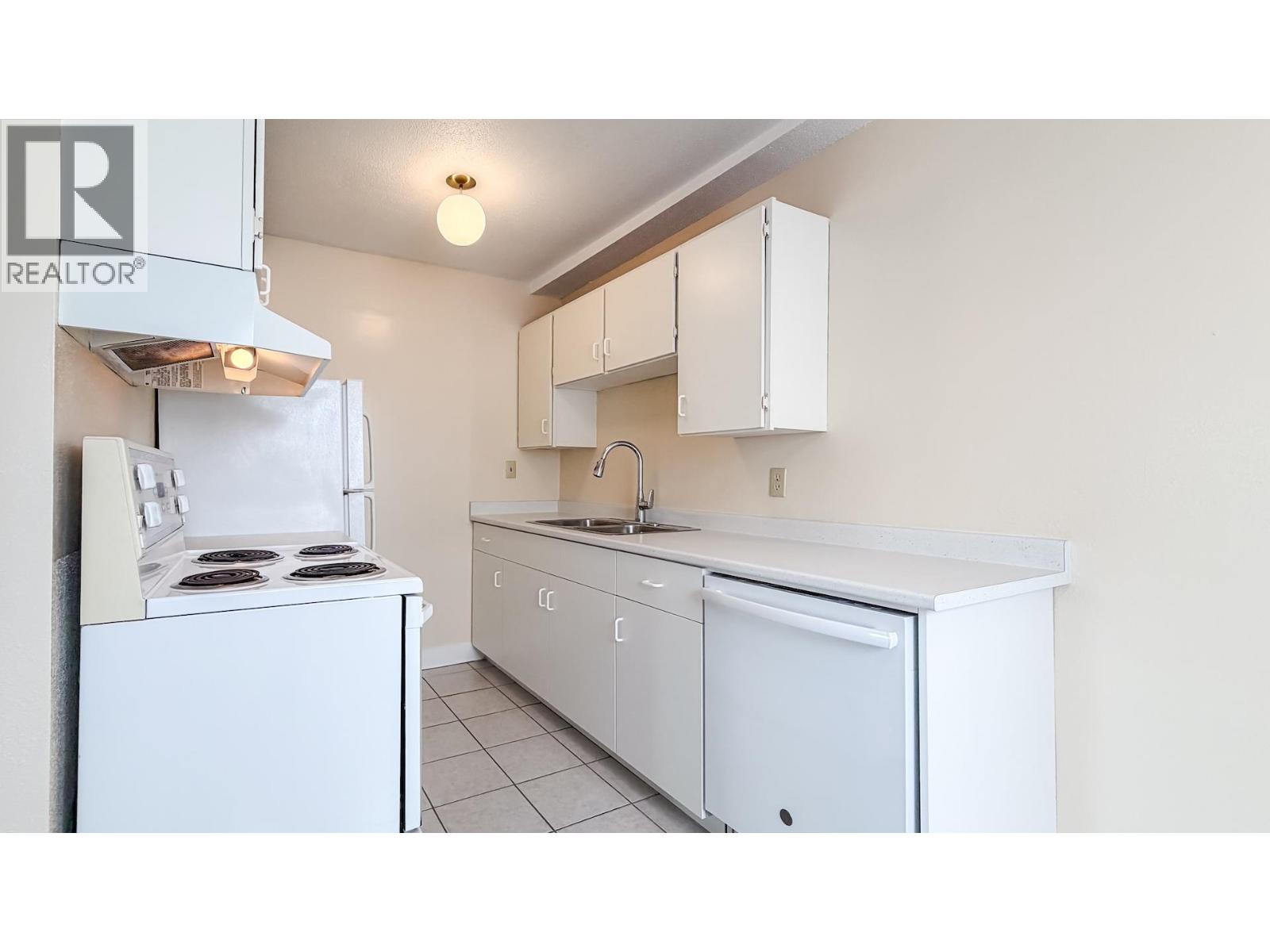 102 6380 Buswell Street Property Photo 7