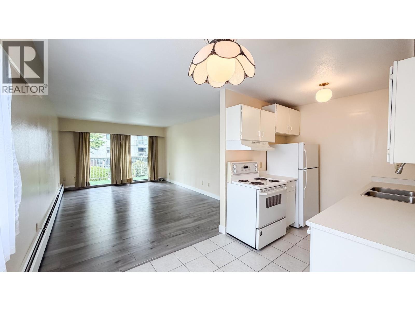 102 6380 Buswell Street Property Photo 8