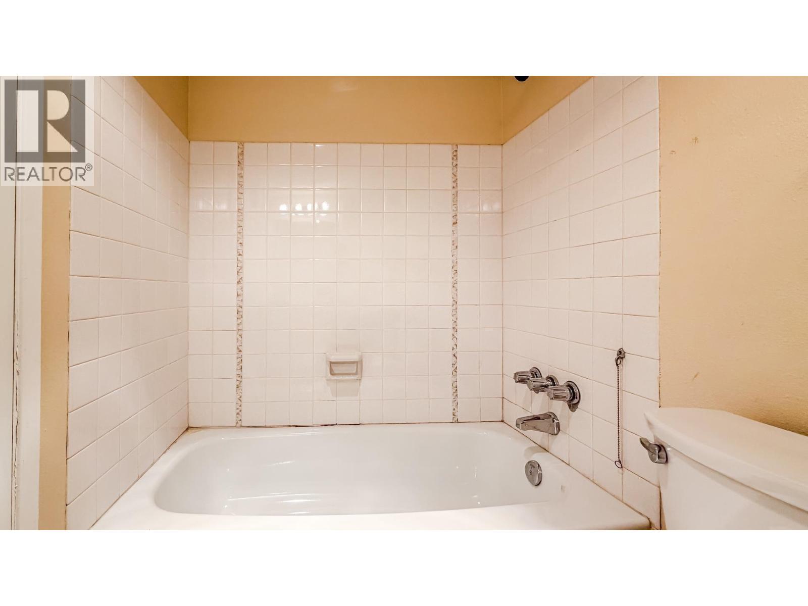102 6380 Buswell Street Property Photo 14