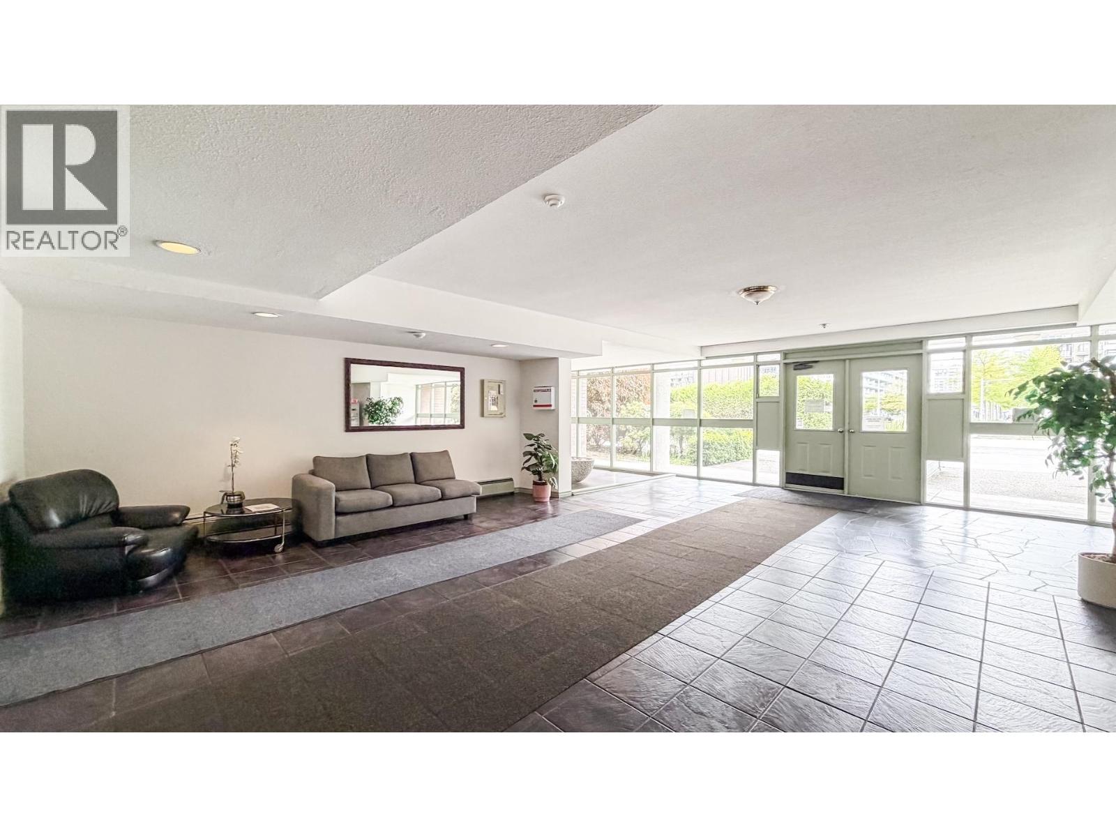 102 6380 Buswell Street Property Photo 16