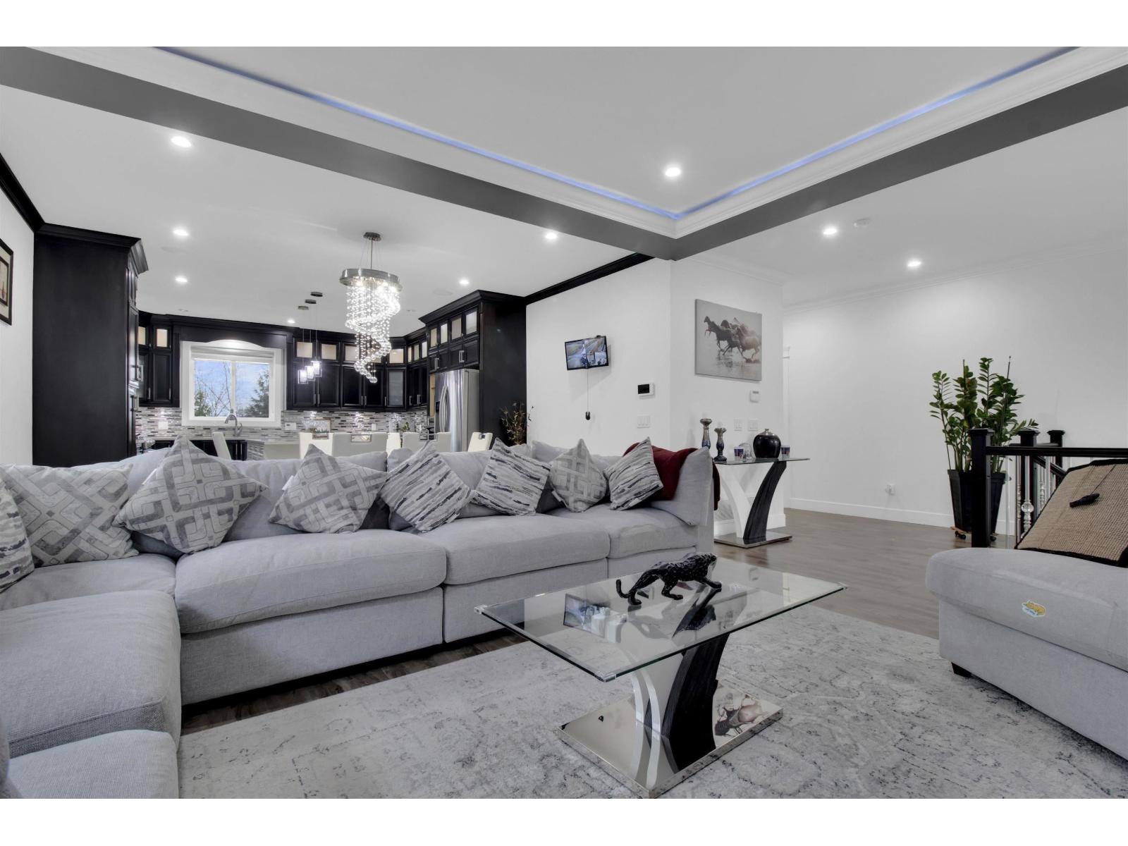 3492 Hazelwood Place Property Photo 4